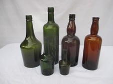 STUNNING COLOURED COLLECTION 6x LARGE & SMALL WINE/WHISKEY/LIQUOR BOTTLES c1920