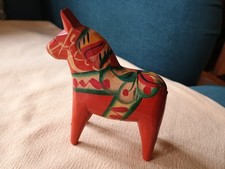 VINTAGE ORANGE DALA HORSE HANDPAINTED BY NILS OLSSON W/ ORIGINAL LABEL 10CM TALL
