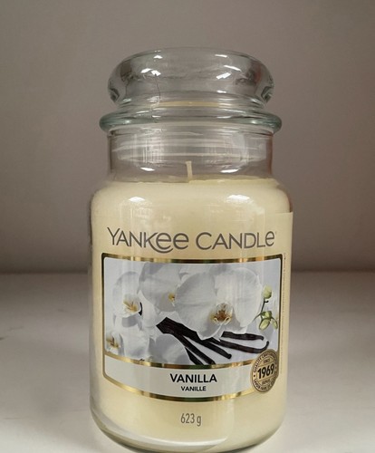 Large yankee candle vanilla - candle.,