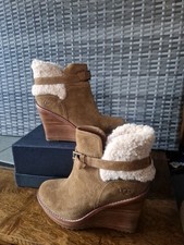 UGG Australia Anais Wedge Bootie Shearling Lined Suede Size UK 6.5 (HO)