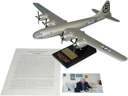 Enola gay bomber - bomber, model