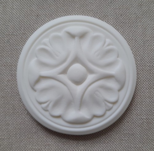 7cm round white resin - , carved