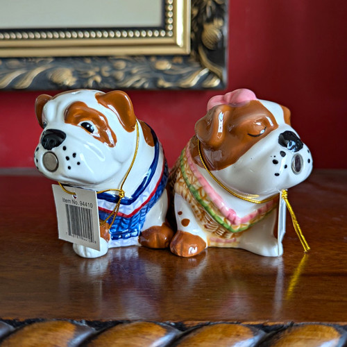 Salt and pepper shaker - salt, pots