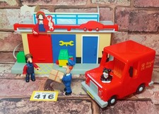 Postman Pat Ted Glenn's Garage, Pat's Van & Figures with Jess Playset Y416