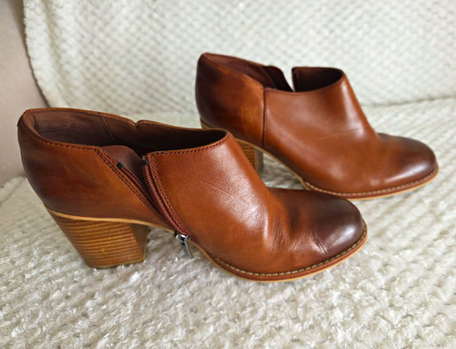 Clarks narrative women - narrative, women’s