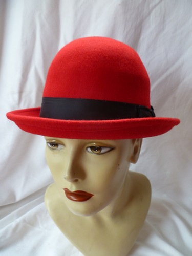 Bright scarlet red wool felt - scarlet,