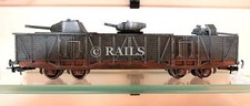 HO GAUGE MILITARY 4 AXLE PLANK WAGON WITH 2 GUN TURRETS AND 1 MACHINE GUN