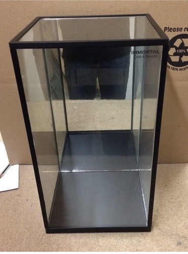 Glass display case - display, hot