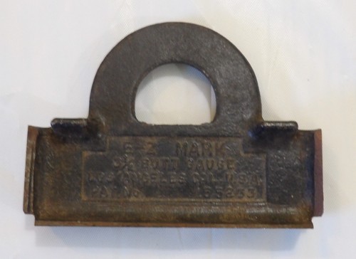 Vintage metal e z mark - 1/2",