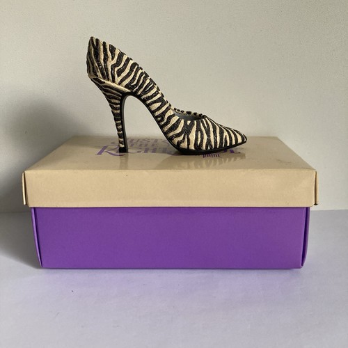 Just the right shoe - right, by