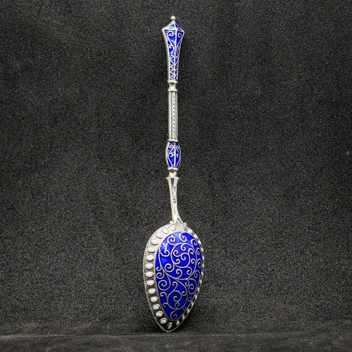 Stunning antique solid silver - stunning,