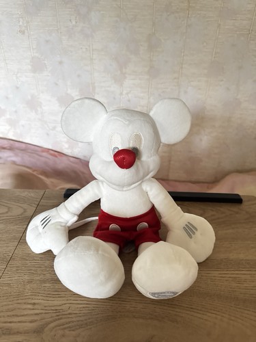 Rare disney store white mickey - white,