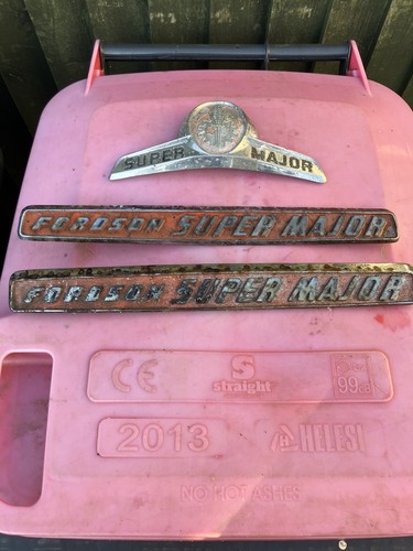 Fordson super major badges - 3,