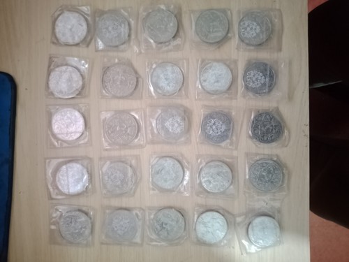 25x 1977 royal mint queen - royal,