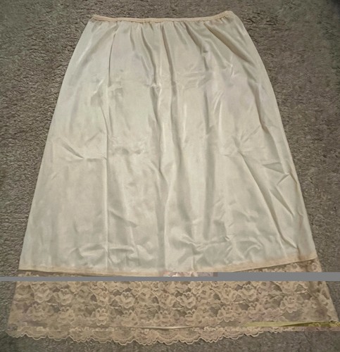 Vintage soft peach lace hem - vintage,