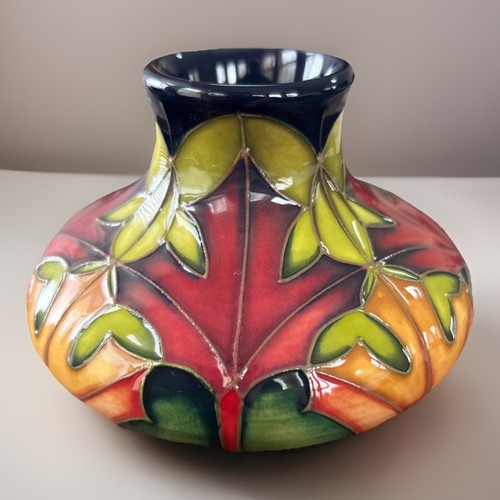 Moorcroft pottery vase - moorcroft,