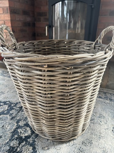 Rattan storage round log