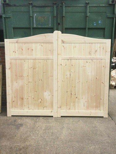 Driveway gates 4ft6 - driveway,