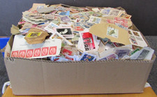 LARGE BOX FULL OF WORLD STAMPS ON CLIPPINGS - MUCH VINTAGE - TOTALLY UNCHECKED