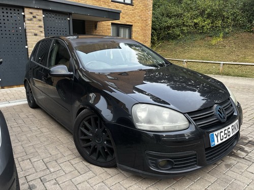 Breaking volkswagen golf - breaking, black