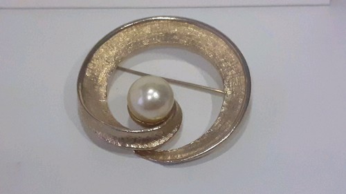 Vintage jewelcraft brooch - vintage,