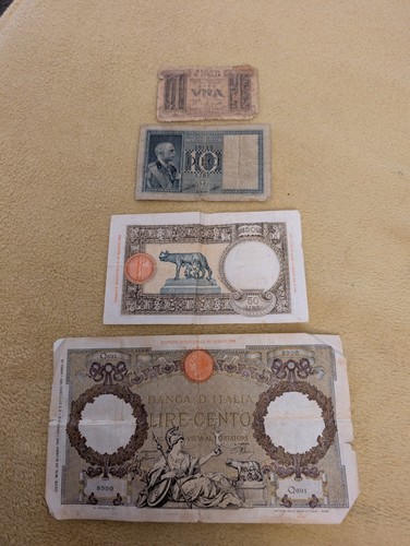 Old italian bank notes - old,