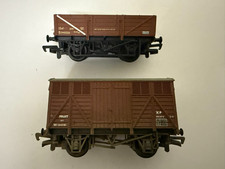 2 OO Bachmann Wagons : Low
