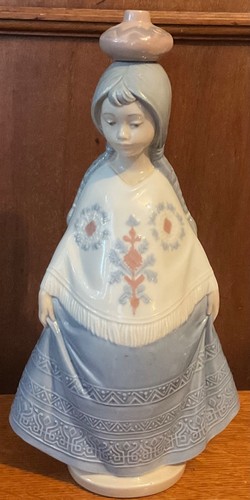Nao lladro porcelain - by,