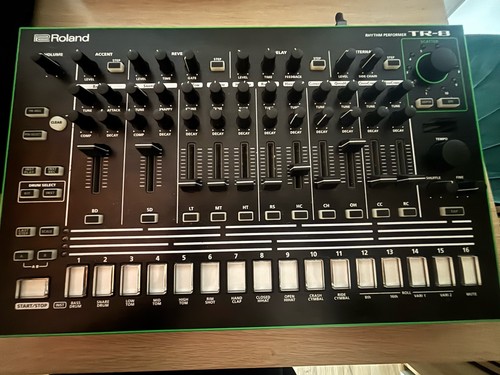 Roland tr8 rhythm - ,