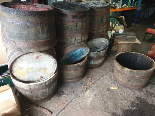 Half whisky barrel - half,
