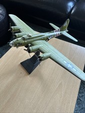 Corgi 1/72 Scale Diecast AA33302 - Boeing B-17F Flying Fortress Sweet & Lovely