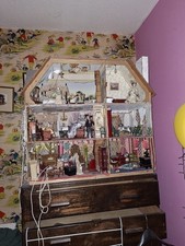 TUDOR DOLLS HOUSE