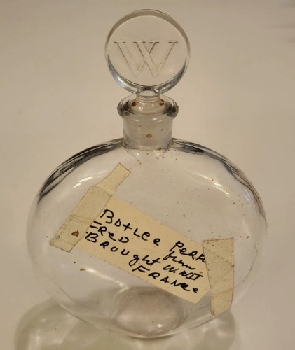 Vintage worth perfume bottle - worth,
