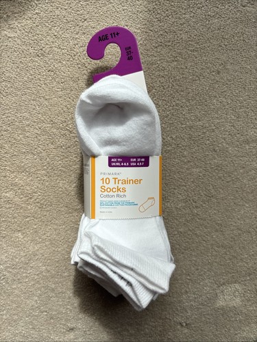 Pairs white trainer - of,