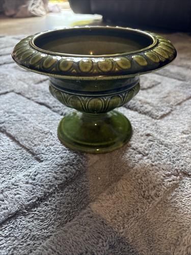 Vintage green pedestal - green,
