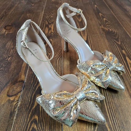 Women grace bow heels with - women's,