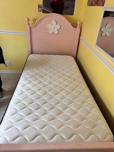Twin kids bed - twin,