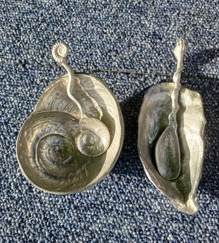 White metal oyster shaped - a,