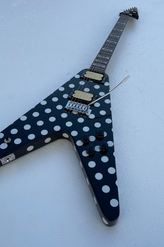 Strings electric guitar - v,