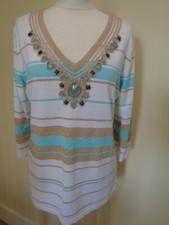 LEO GUY WHITE, GOLD AND BLUE V NECK JUMPER WITH BEAD DETAIL - SIZE 16 (5)