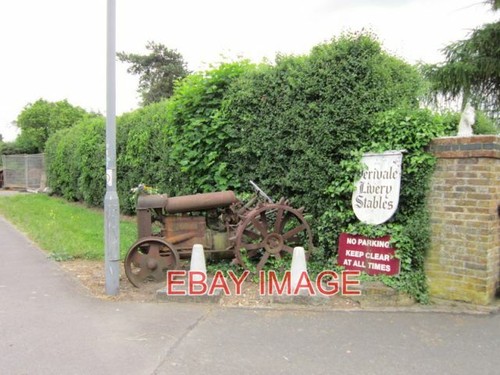 Photo tractor at - a, perivale