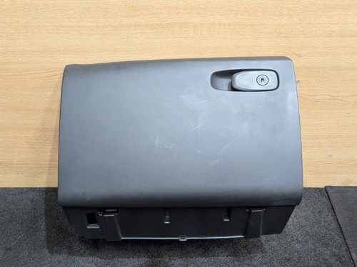 Volvo v40 mk3 glove - d2, box