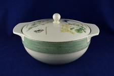 Wedgwood - Sarah's Garden - Large Lidded Casserole Dish - 5 1/2 Pints - Perfect
