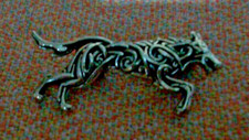 pin badge / brooch wolf