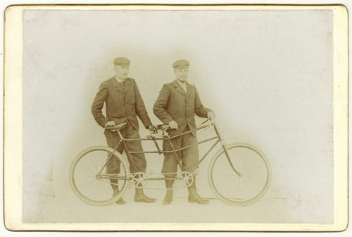 Photo velocipede tandem bike - photo,