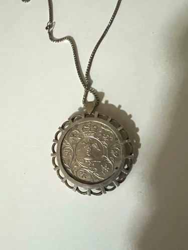Necklace 1977 queen - a,