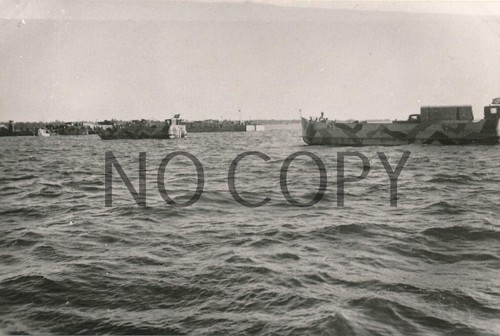 Photo wk2 pioneer boat - -,
