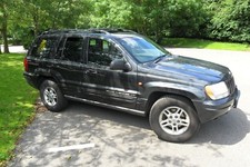 jeep grand cherokee wj.  2000.  V8 ,  breaking / spares , nut