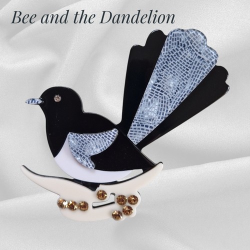 Magpie bird brooch - bird, with