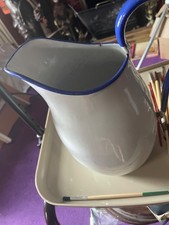 Pincher jug enamel